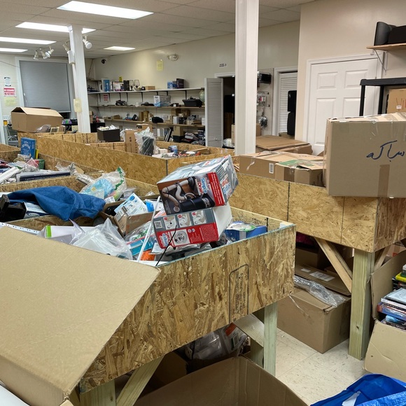 Mystery box guaranteed 20 items for a box of $20 items guaranteed worth more $20 - Picture 2 of 11